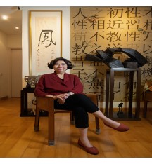 過去、現在、未來的香港游弋， 一次文化的深情對話…… 與紀文鳳女士把「餅」論前程！